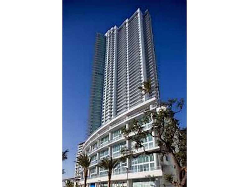 BEAUTIFUL UNIT IN THE HEART OF BRICKELL / DOWNTOWN MIAMI. 2 BED 2 BATH, CERAMIC FLOORS THROUGHOUT, AMAZING VIEW OF CITY AND RIVER. ITALIAN KITCHEN, STAINLESS STEEL APPLIANCES, GRANITE COUNTERTOPS, LARGE TERRACE AND MUCH MORE. 5 STAR AMENITIES INCLUDING, P OOL, LOUNGE, SPA, FITNESS CENTER, BUSINESS CENTER, BILLARDS, 24 HOUR CONCIERGE AND VALET. BEST DEAL IN BUILDIN. WONT LAST.