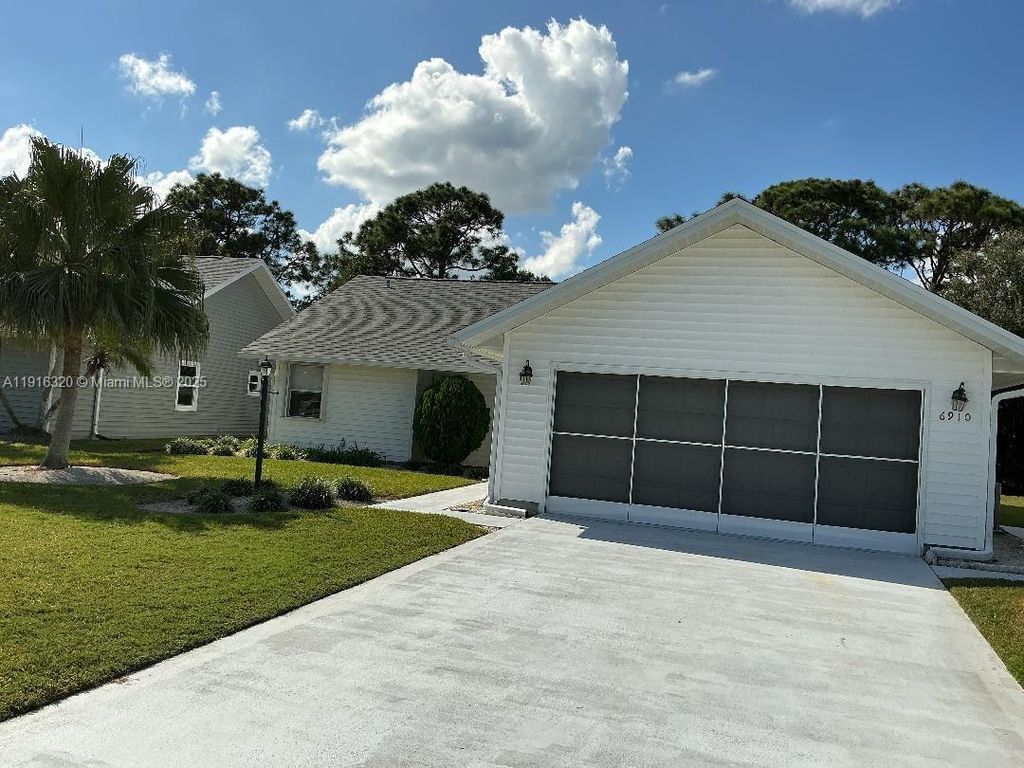 Photo of 6910 SE Lillian Ct, Stuart, FL 34997 (MLS # A11916320)