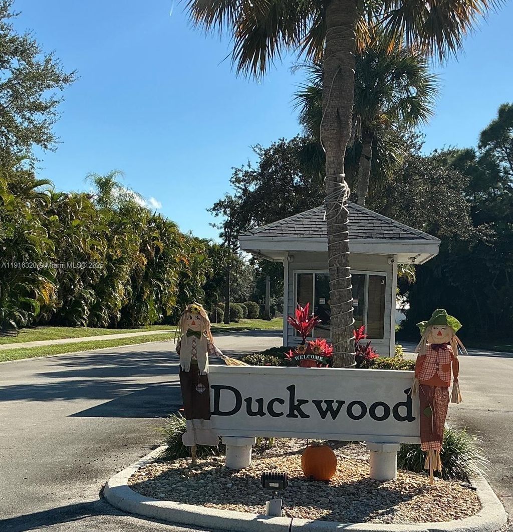 Photo of 6910 SE Lillian Ct, Stuart, FL 34997 (MLS # A11916320)