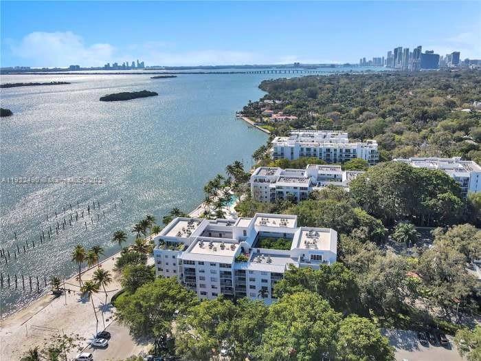 View photos, virtual tours, details... 750 NE 64th St B207