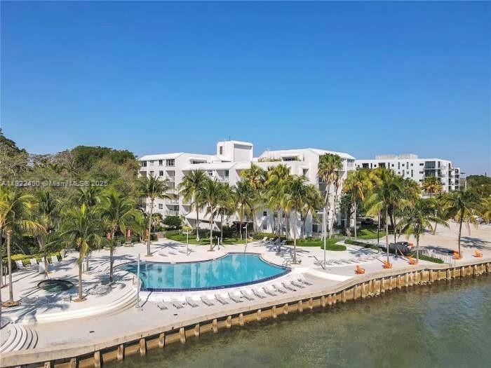 View photos, virtual tours, details... 750 NE 64th St B207