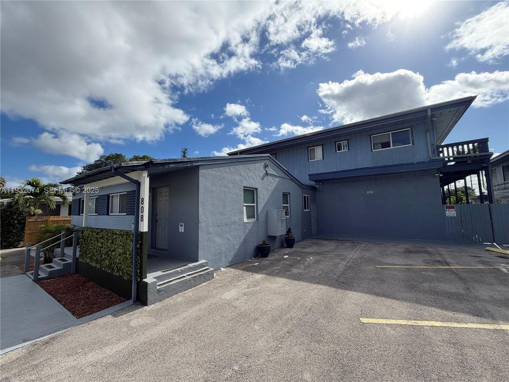 Photo of 808 NW 19th St #D, Fort Lauderdale, FL 33311 (MLS # A11932074)