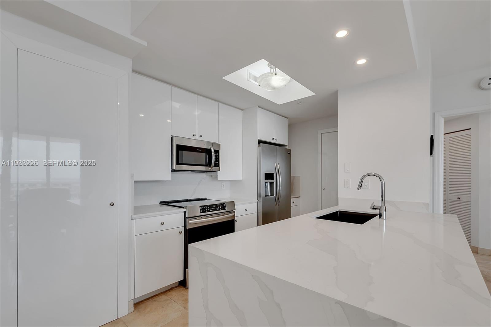 THREE TEQUESTA POINT COND - Residential Lease