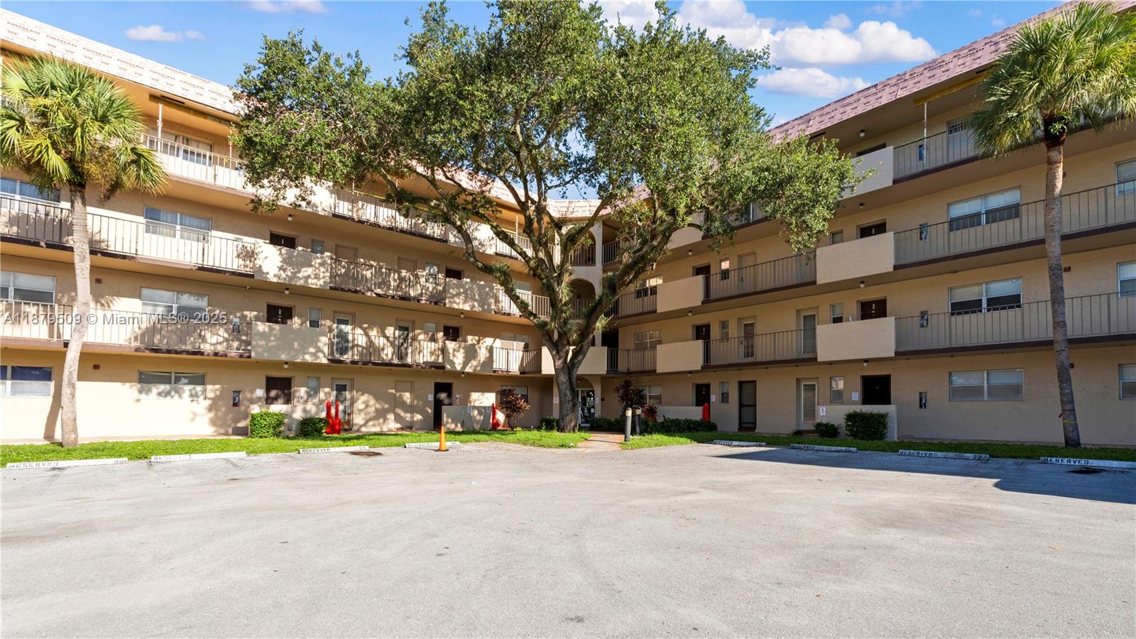 INVERRARY COUNTRY CLUB - Residential