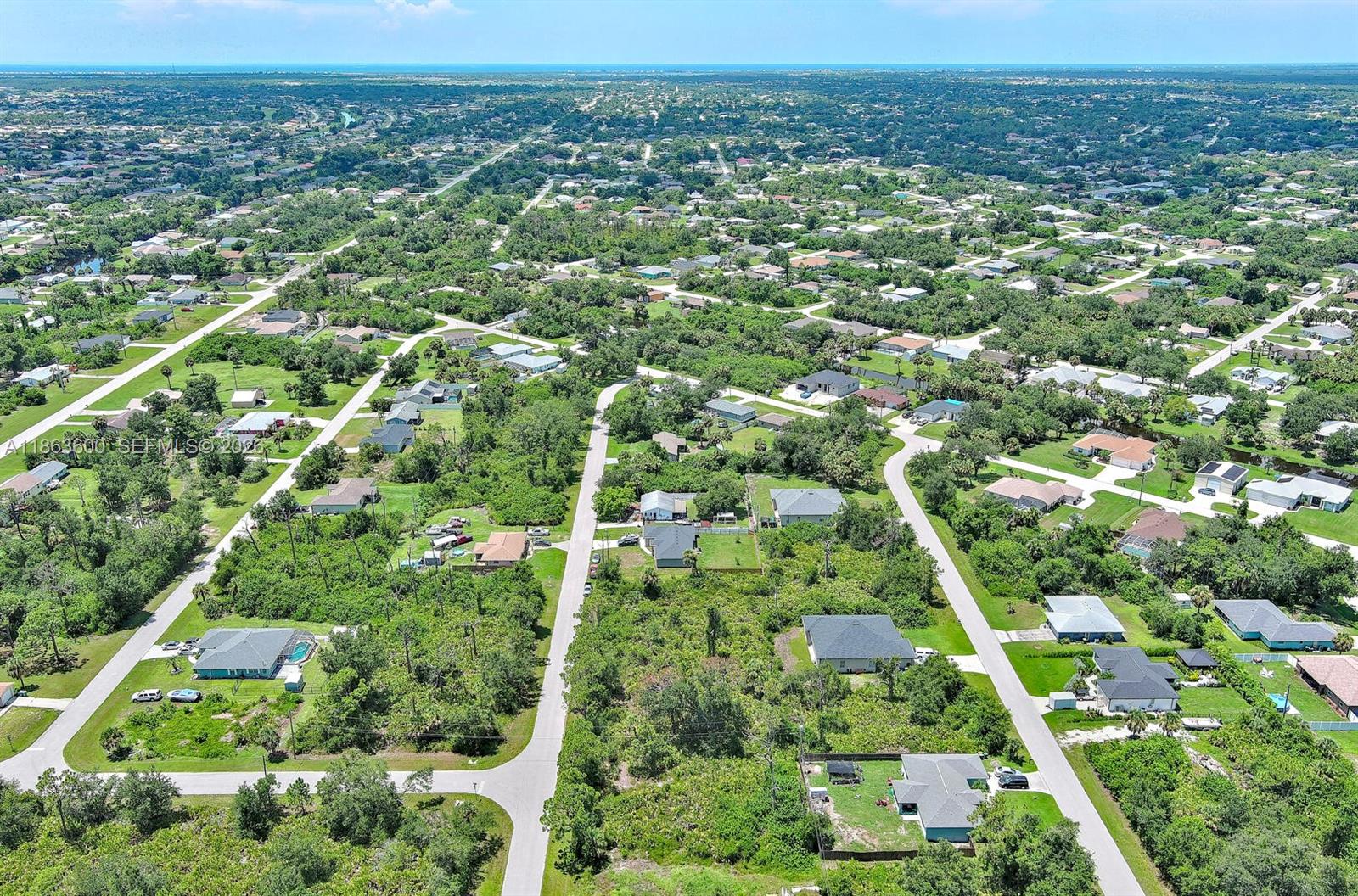 Port Charlotte - Land