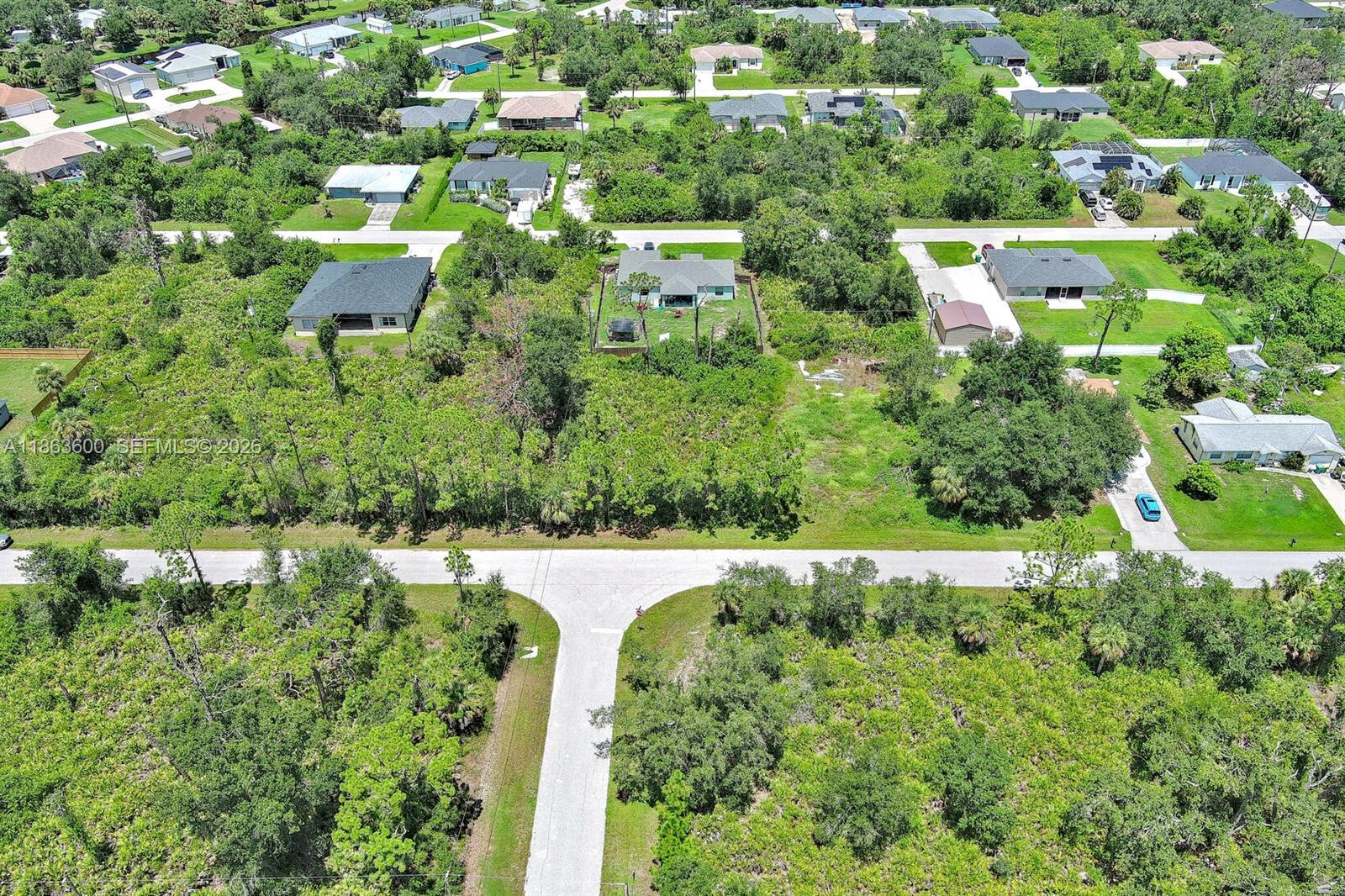 Port Charlotte - Land