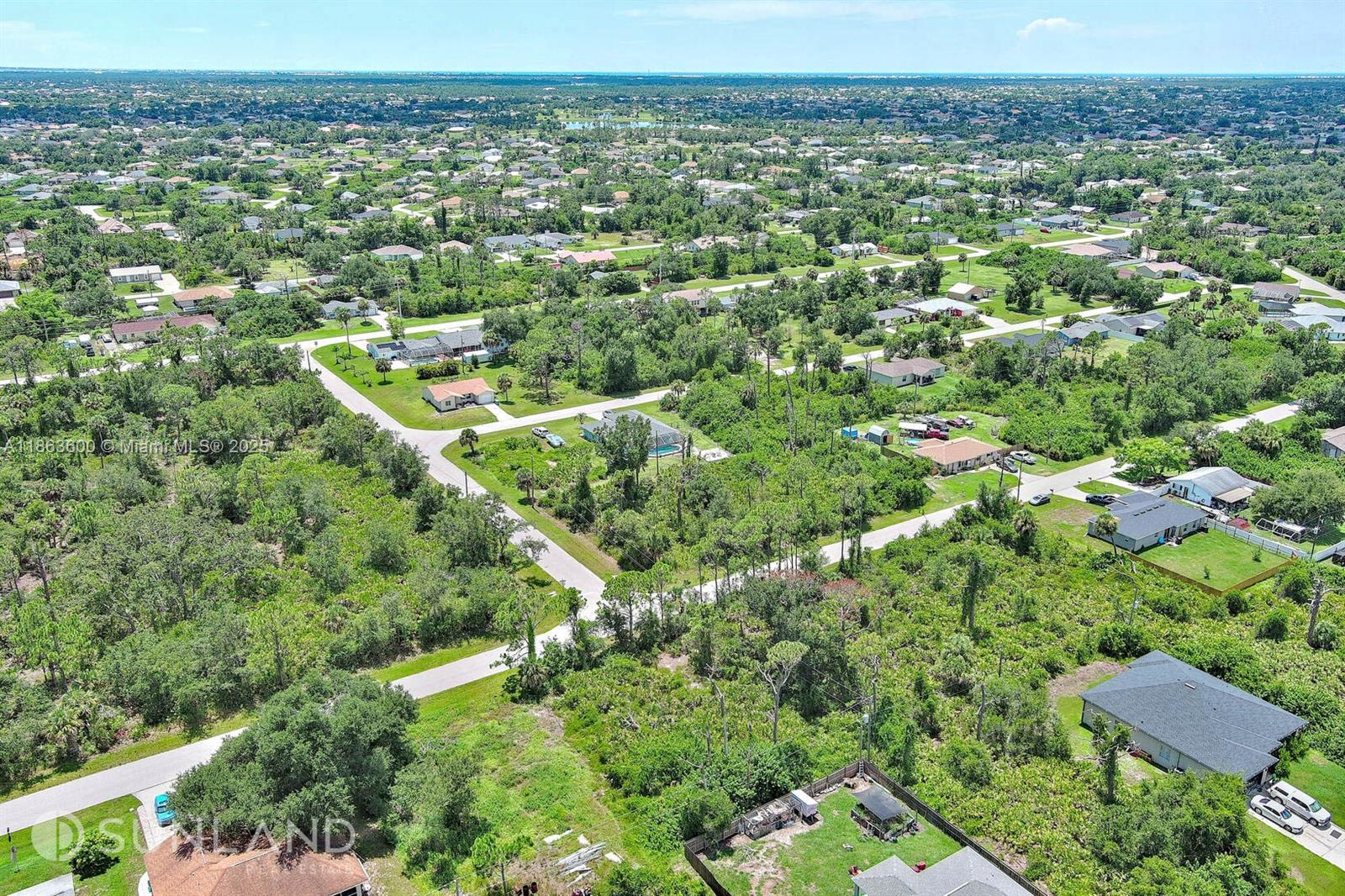 Port Charlotte - Land