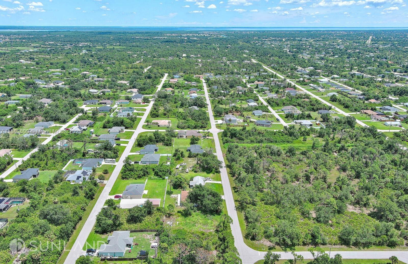 Port Charlotte - Land