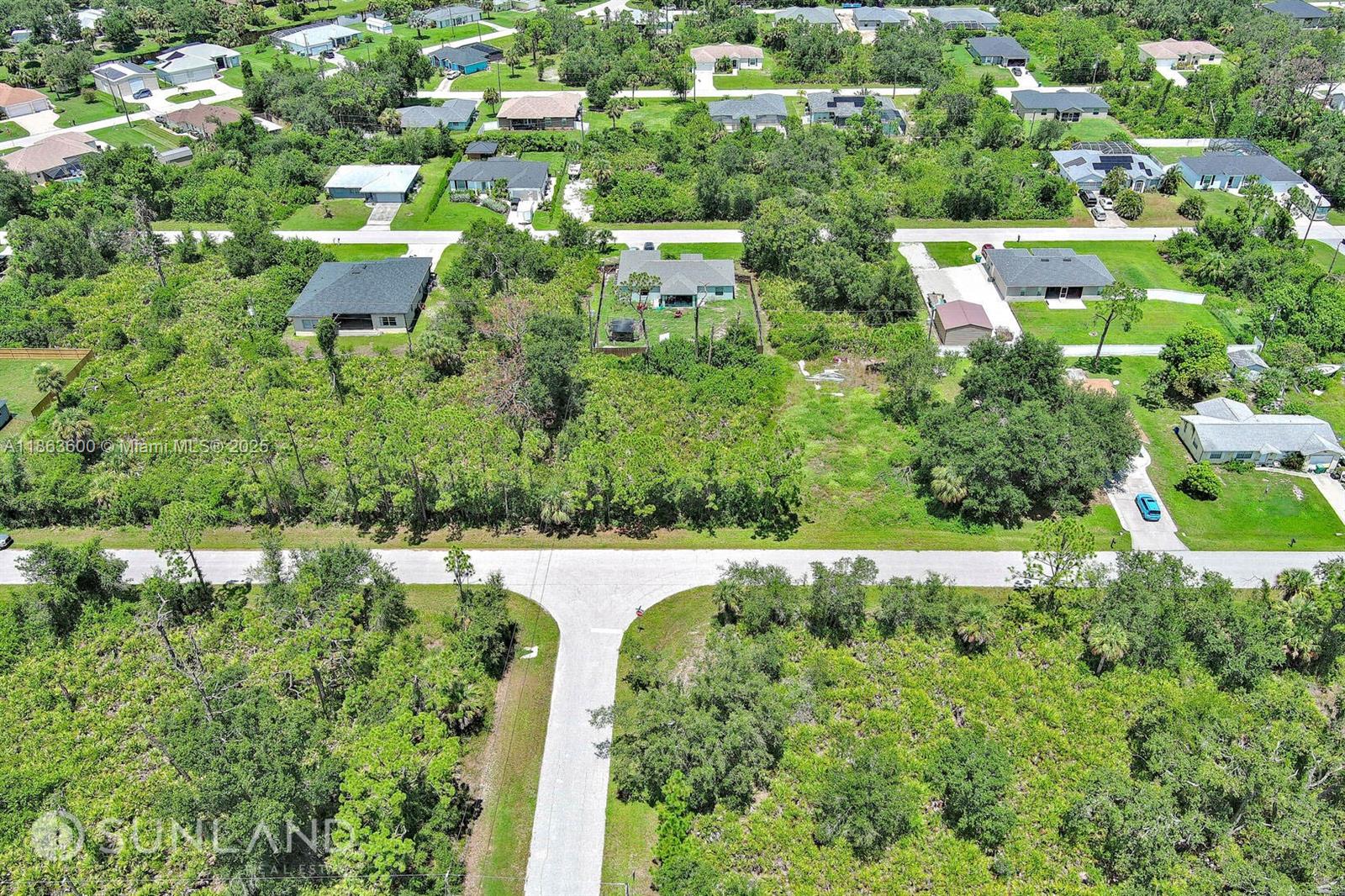 Port Charlotte - Land