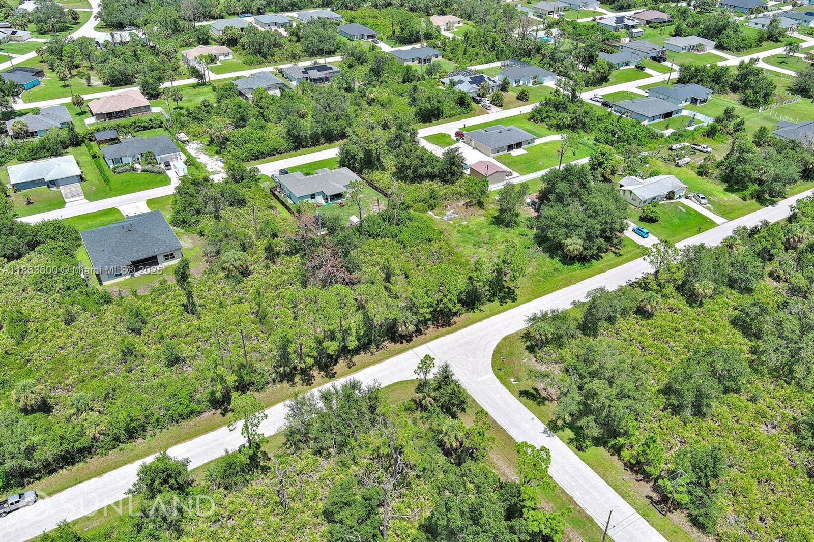 Port Charlotte - Land