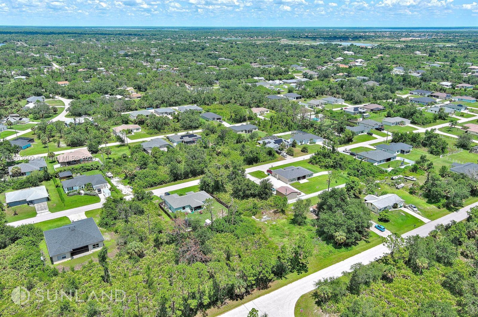 Port Charlotte - Land