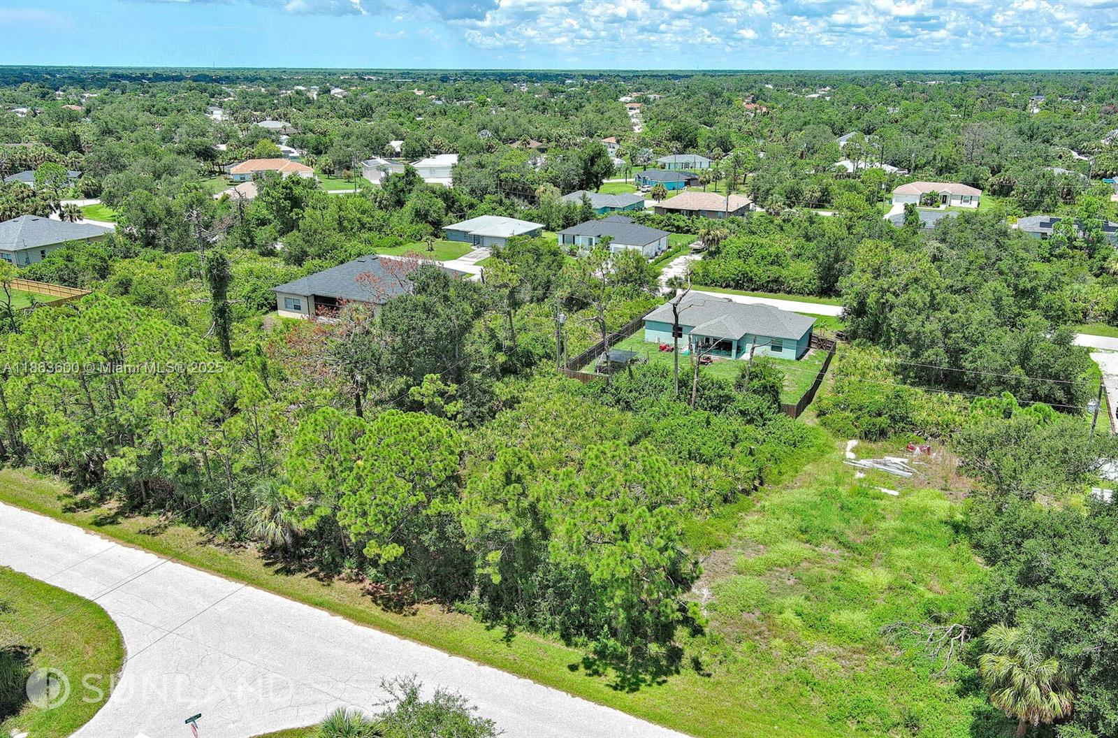 Port Charlotte - Land