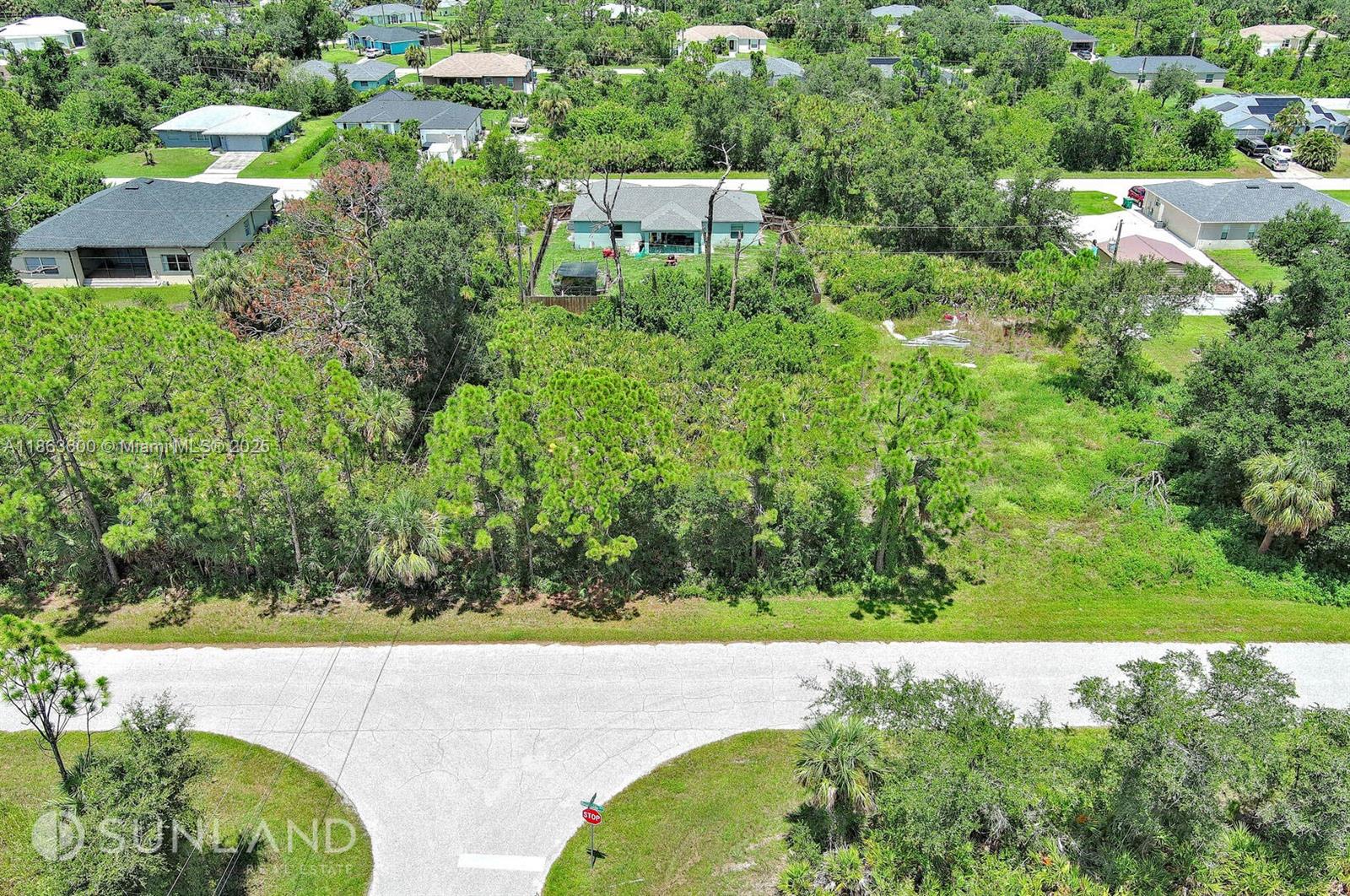 Port Charlotte - Land