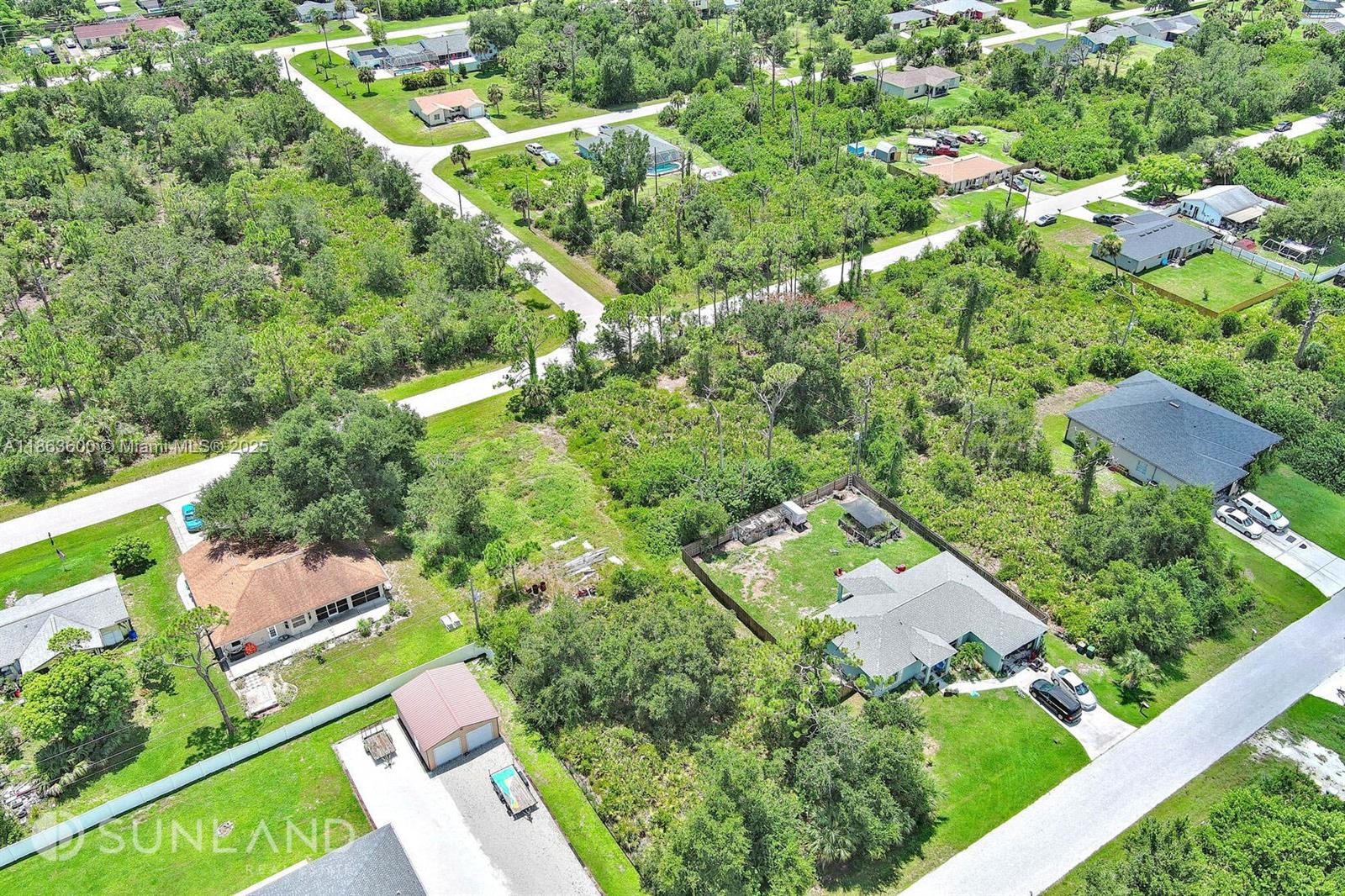 Port Charlotte - Land