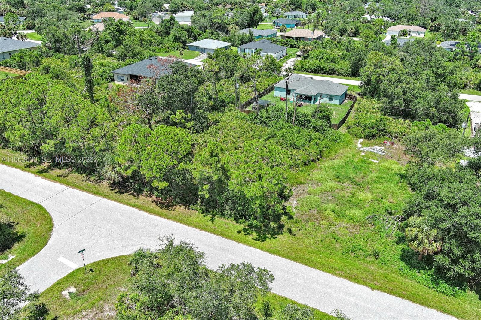 Port Charlotte - Land