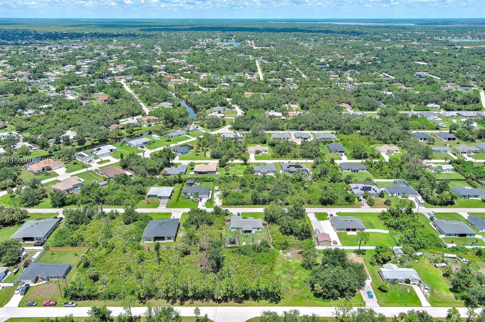 Port Charlotte - Land