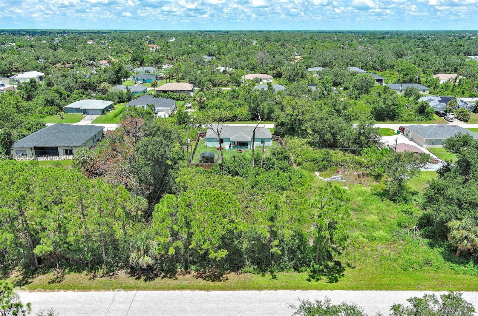 Port Charlotte - Land