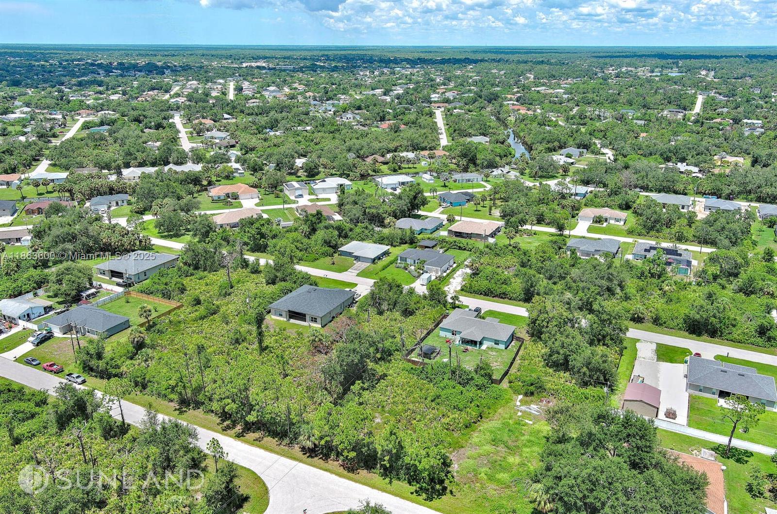 Port Charlotte - Land