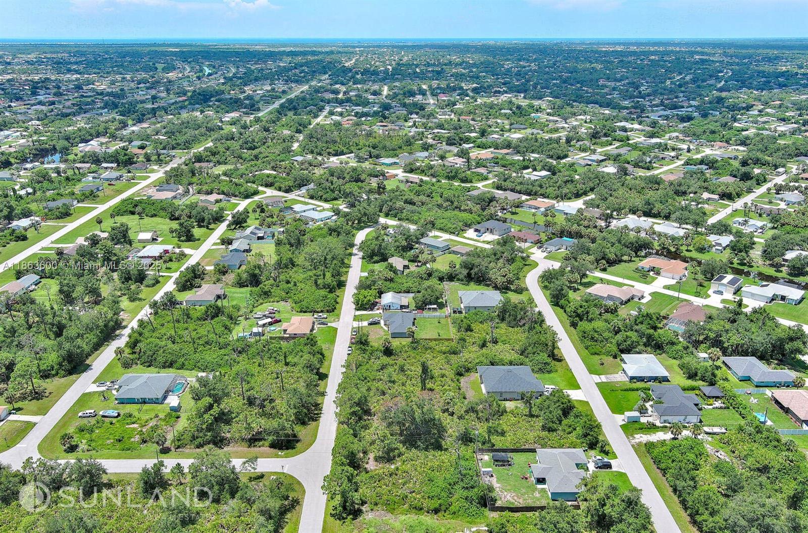 Port Charlotte - Land