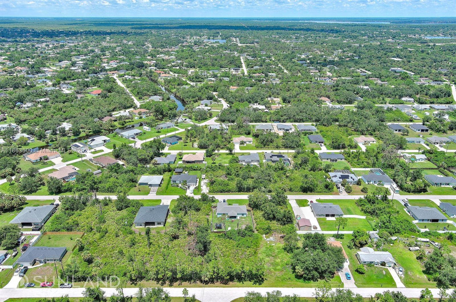 Port Charlotte - Land