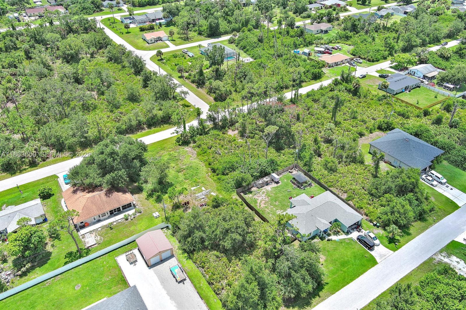 Port Charlotte - Land