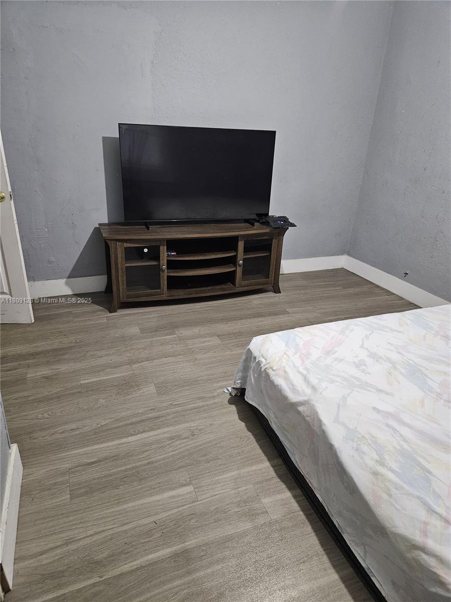 2530 Nw 17th St, Fort Lauderdale, Broward County, Florida - 2 Bedrooms  
1 Bathrooms - 