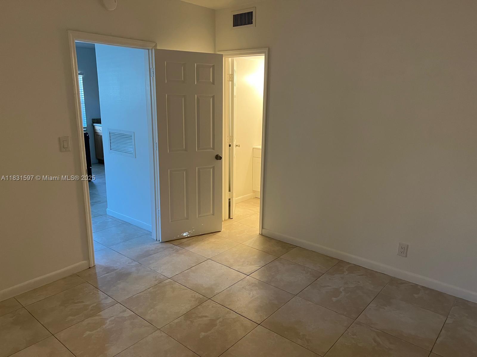2301 NE 6th Ave 103