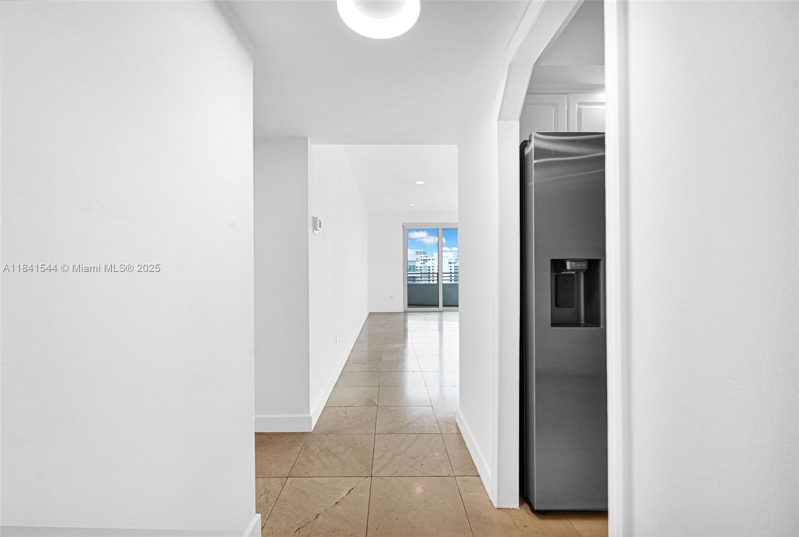 5555 Collins Ave 17A, Miami Beach, FL, 33140/$500,000 1 5555 Collins Ave 17A