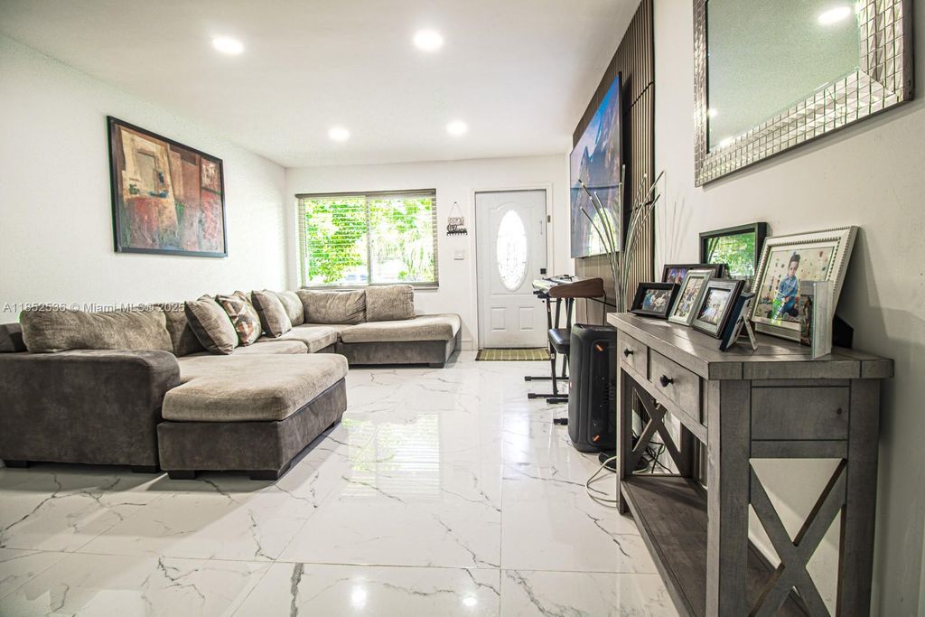 Photo of 5601 SW 38th St, Davie, FL 33314 (MLS # A11852536)