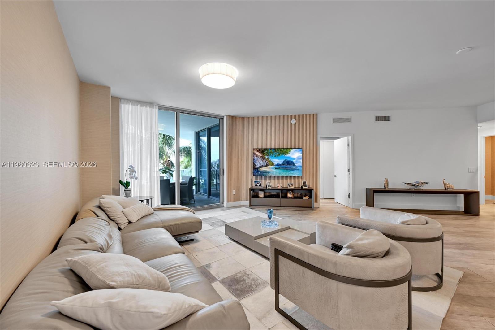 17111 Biscayne Blvd 207