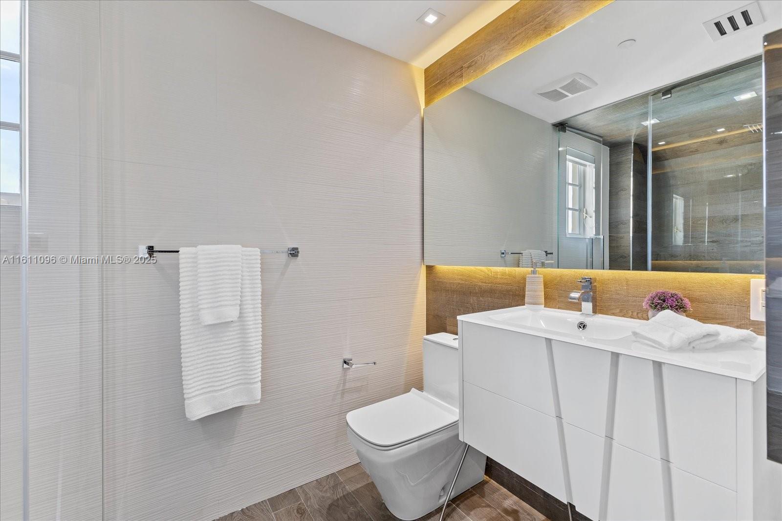 OCEANSIDE @ FISHER ISL CO - Residential