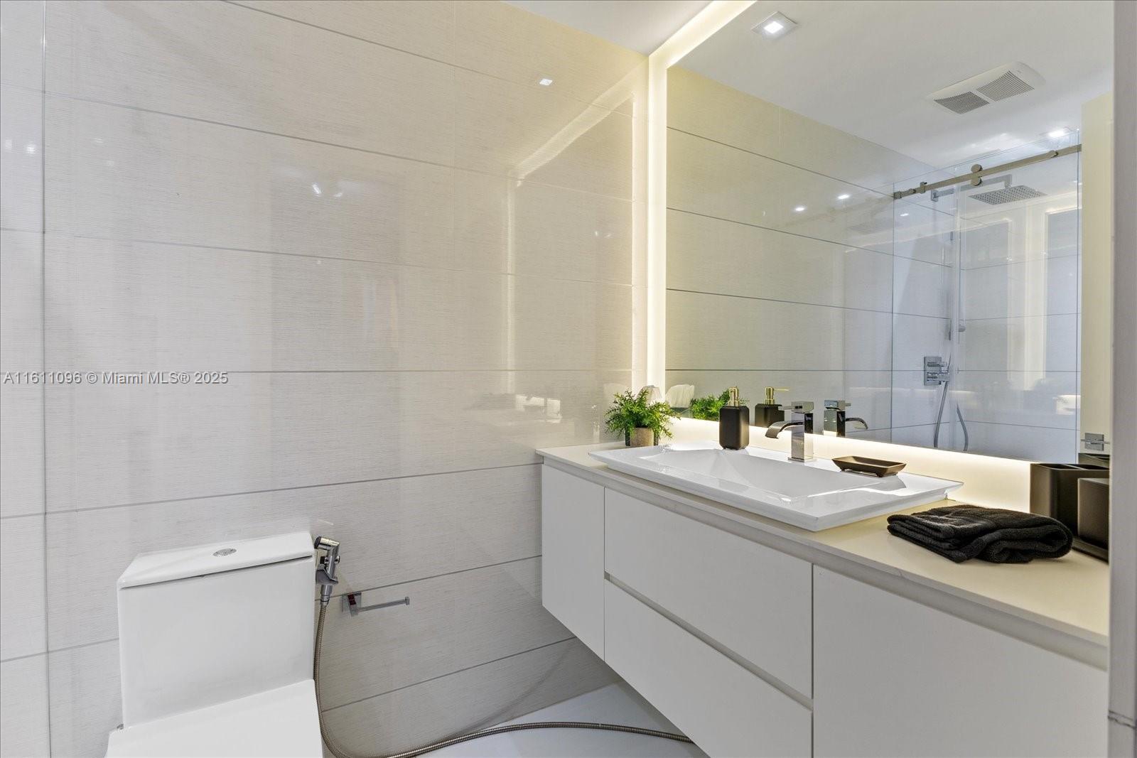 OCEANSIDE @ FISHER ISL CO - Residential