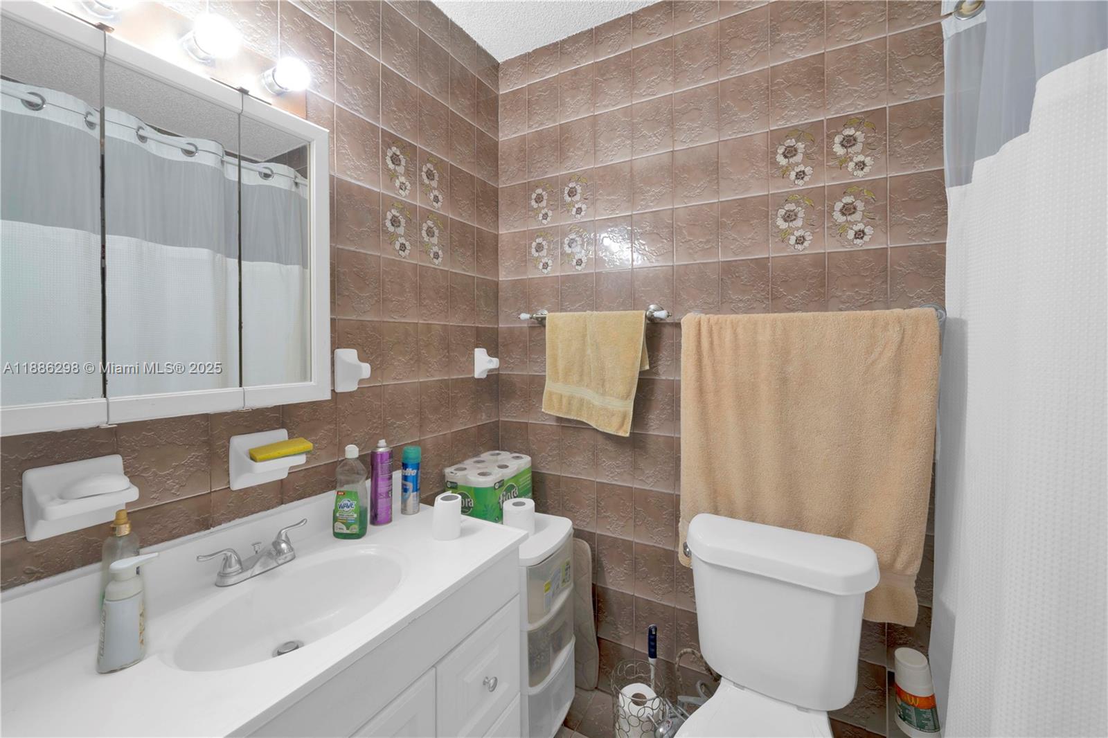 HIALEAH 3RD ADDN - Residential Lease