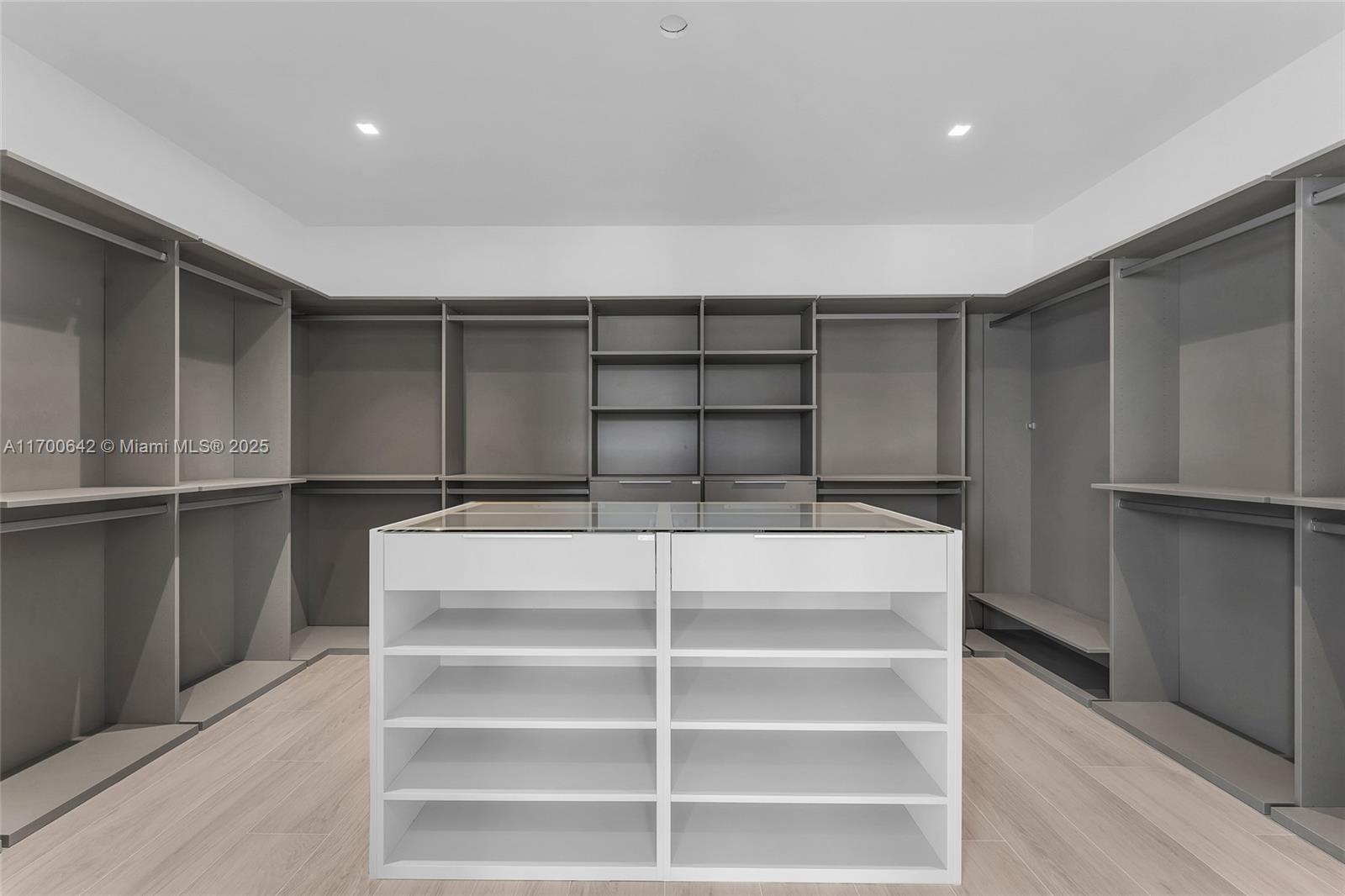 HOLLEMAN PARK - Residential
