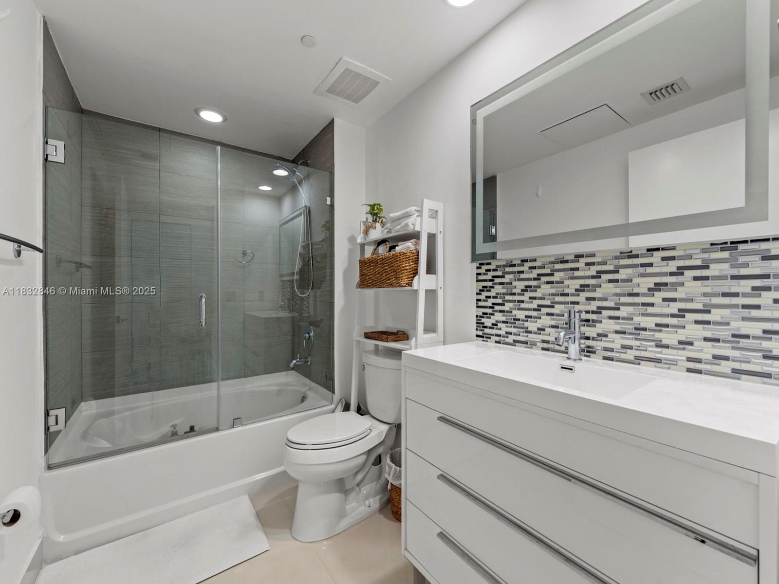 THE PLAZA 851 BRICKELL CO - Residential