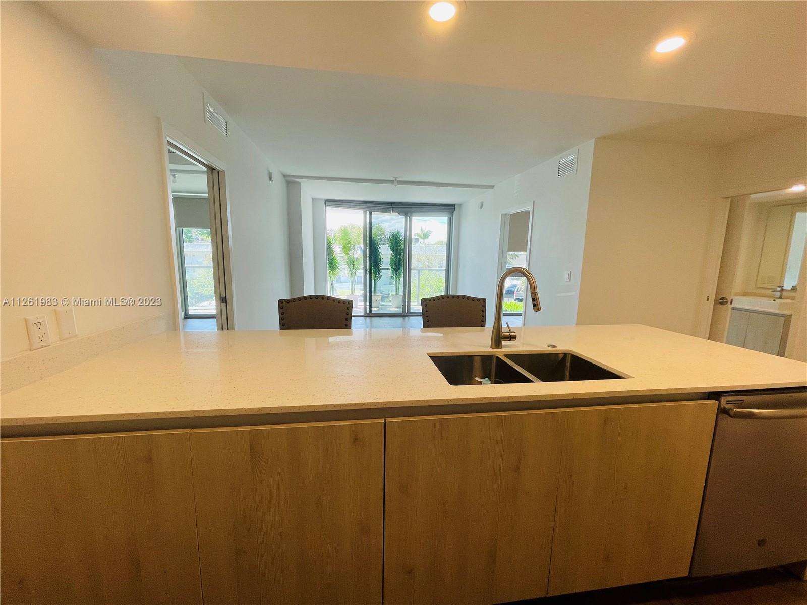 Photo 6 of 21 of 13800 Highland Dr 204 condo