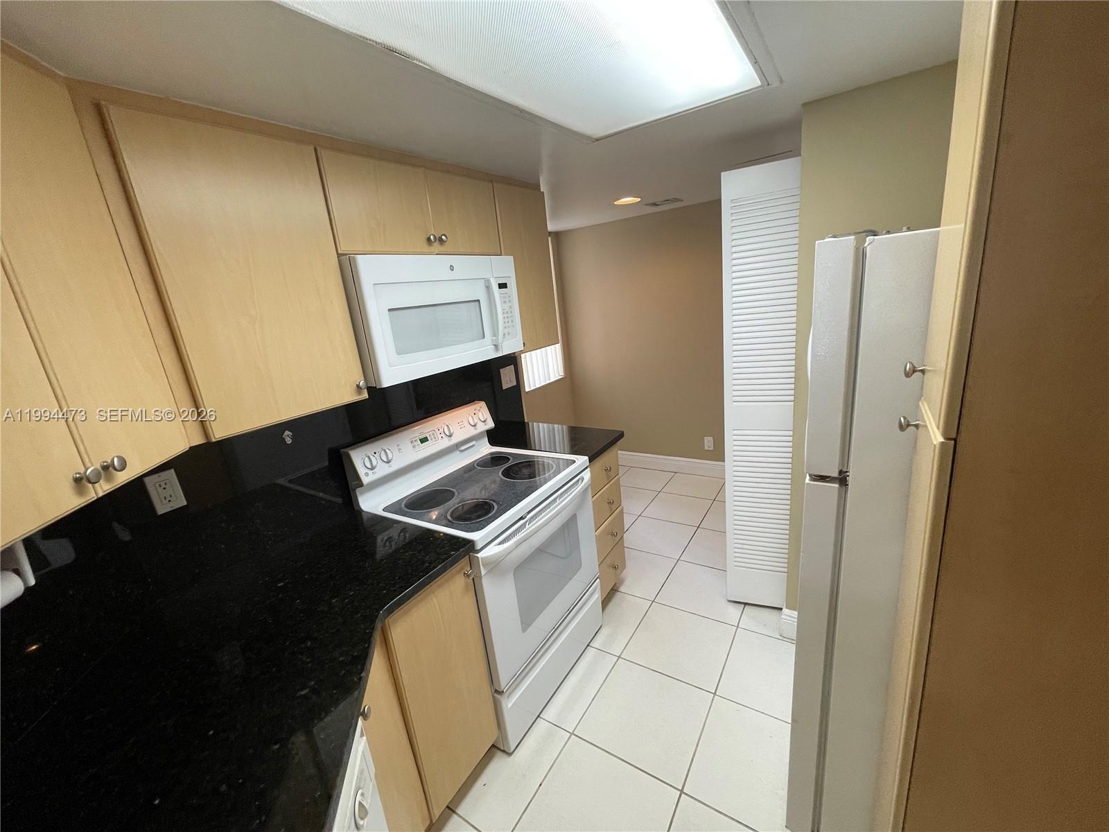 BREEZES AT PALM AIRE COND - Residential Lease