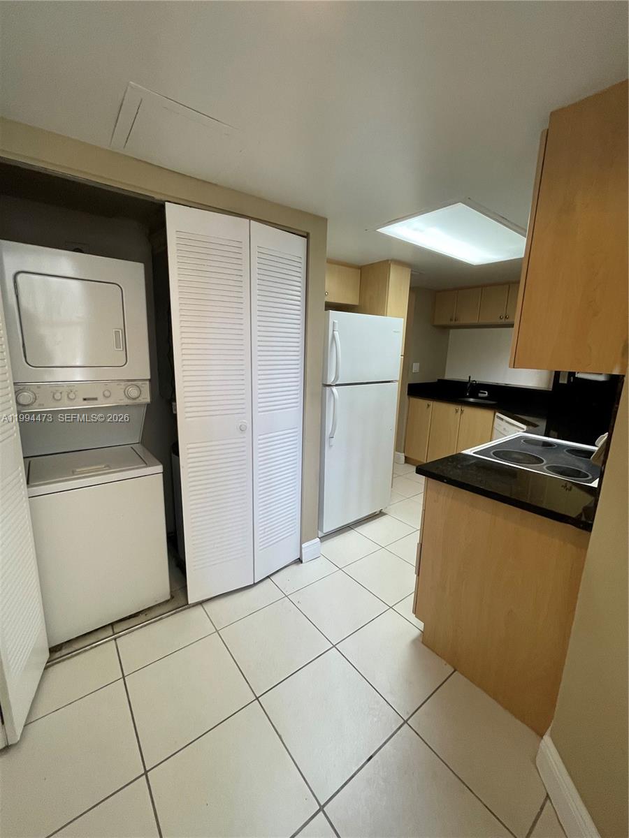 BREEZES AT PALM AIRE COND - Residential Lease