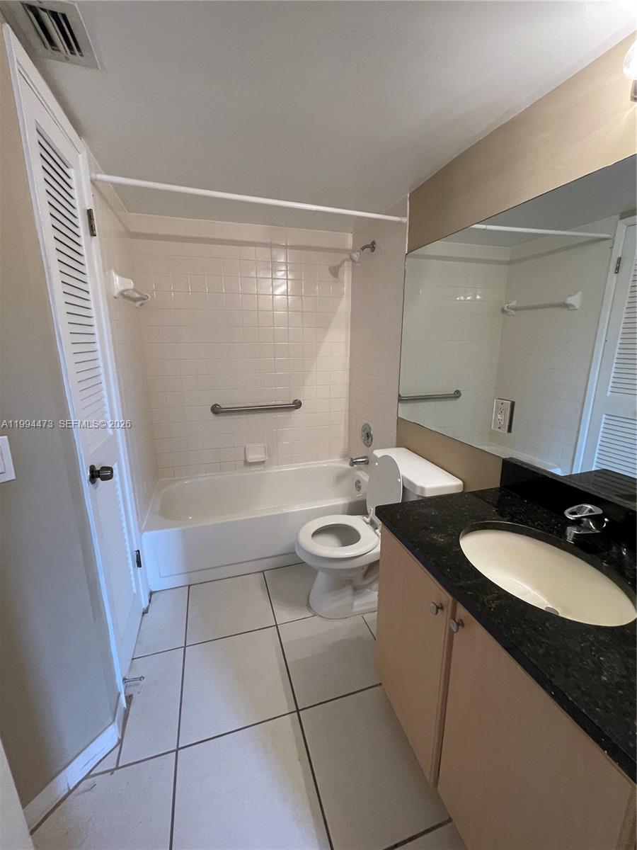 BREEZES AT PALM AIRE COND - Residential Lease