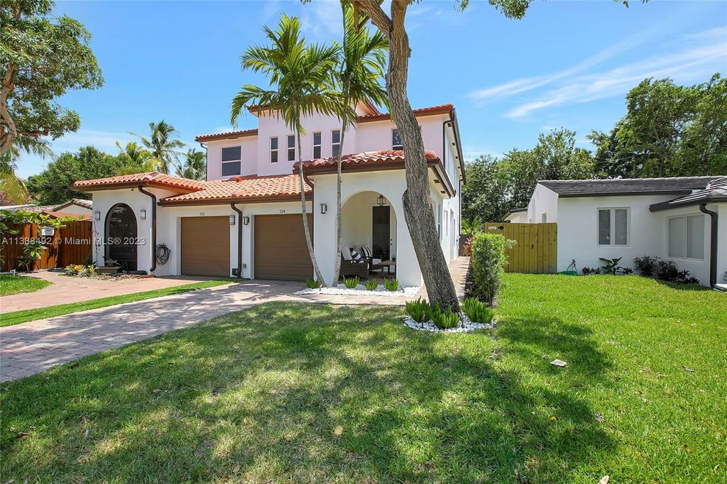 Photo of 514 SW 13th St, Fort Lauderdale, FL 33315 (MLS # A11388492)