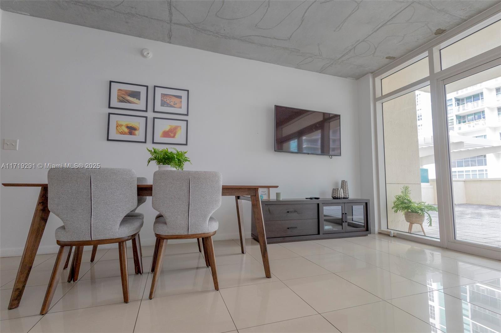 MIDBLOCK MIAMI CONDO - Residential