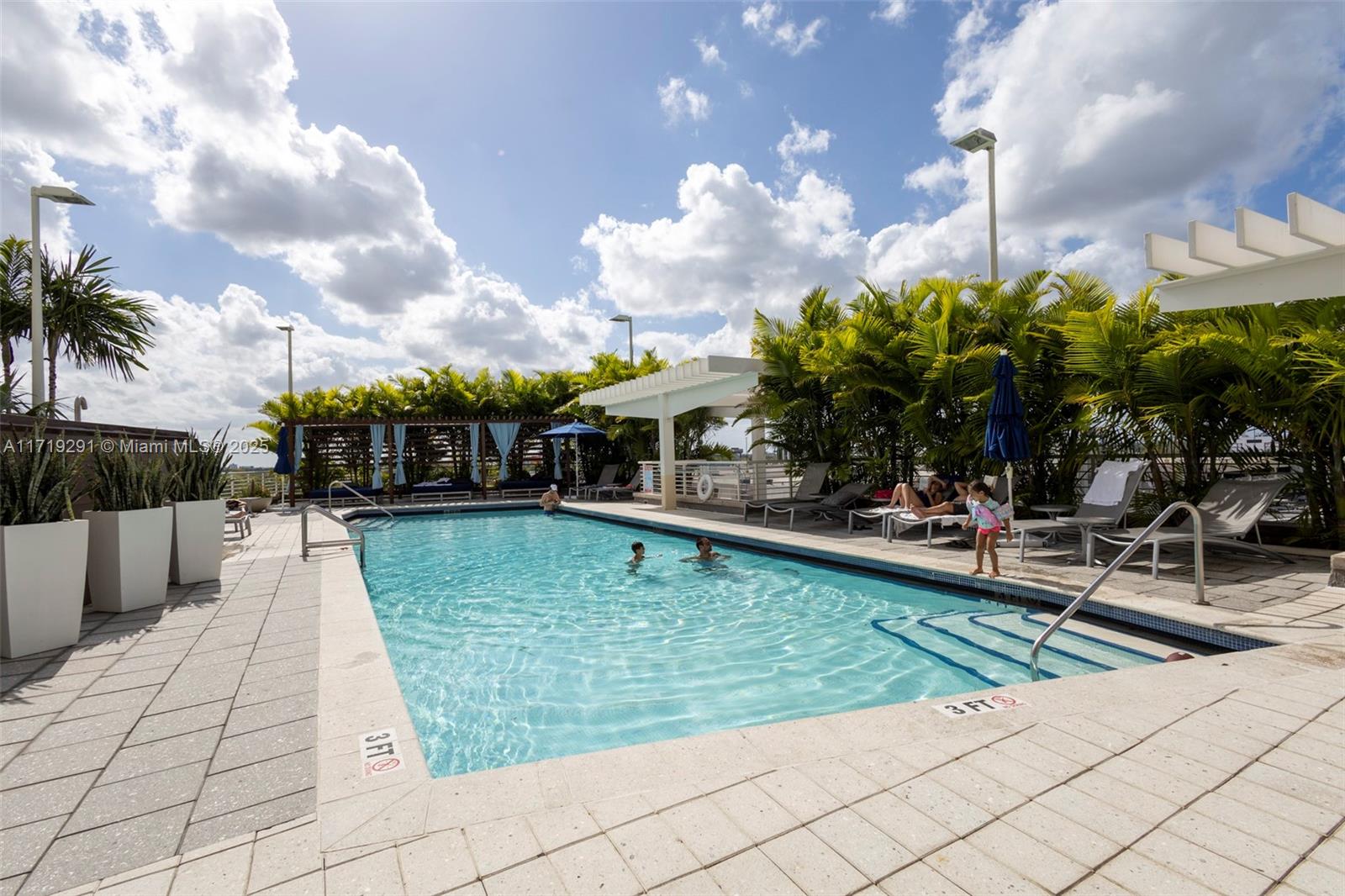 MIDBLOCK MIAMI CONDO - Residential