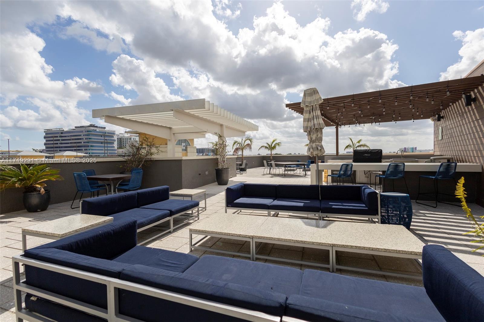 MIDBLOCK MIAMI CONDO - Residential