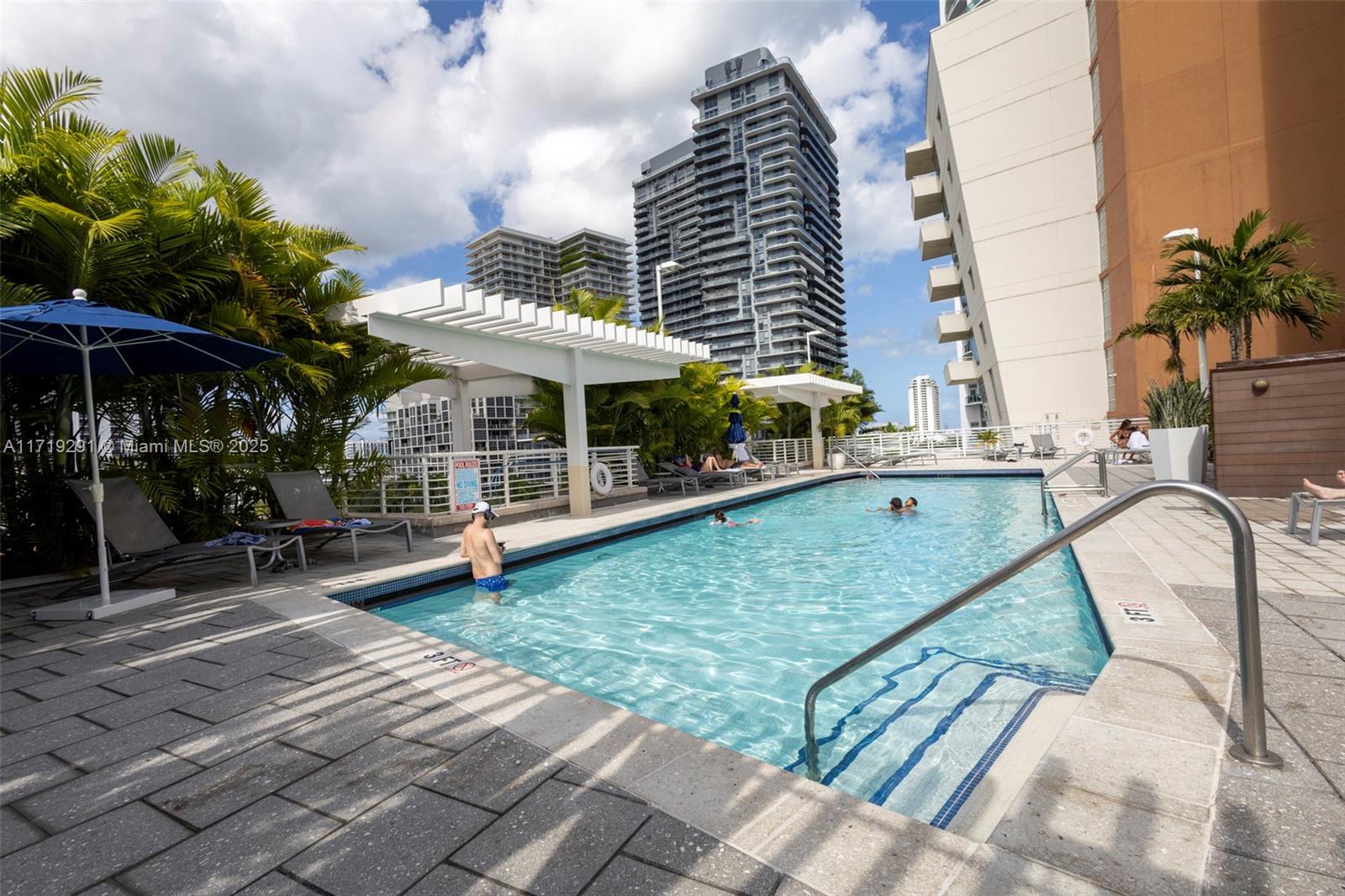 MIDBLOCK MIAMI CONDO - Residential