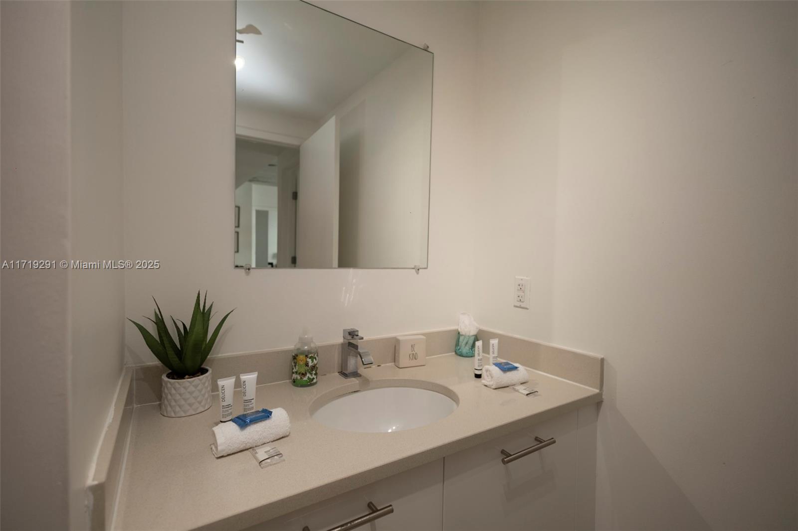 MIDBLOCK MIAMI CONDO - Residential