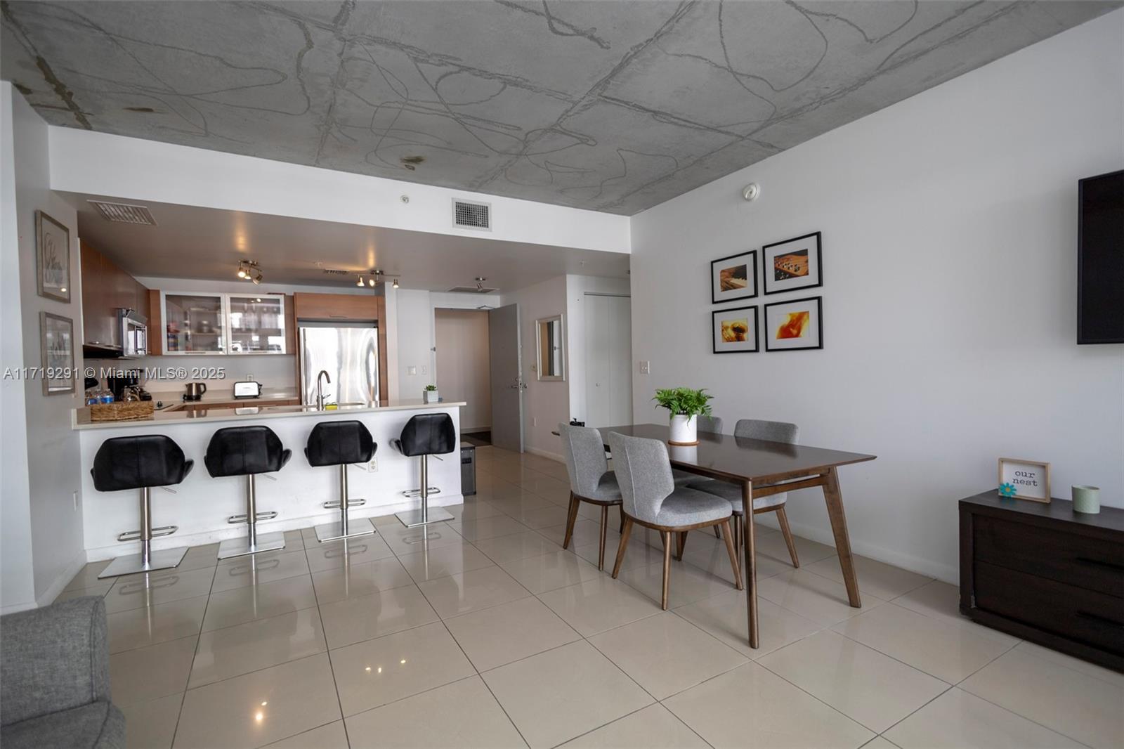 MIDBLOCK MIAMI CONDO - Residential