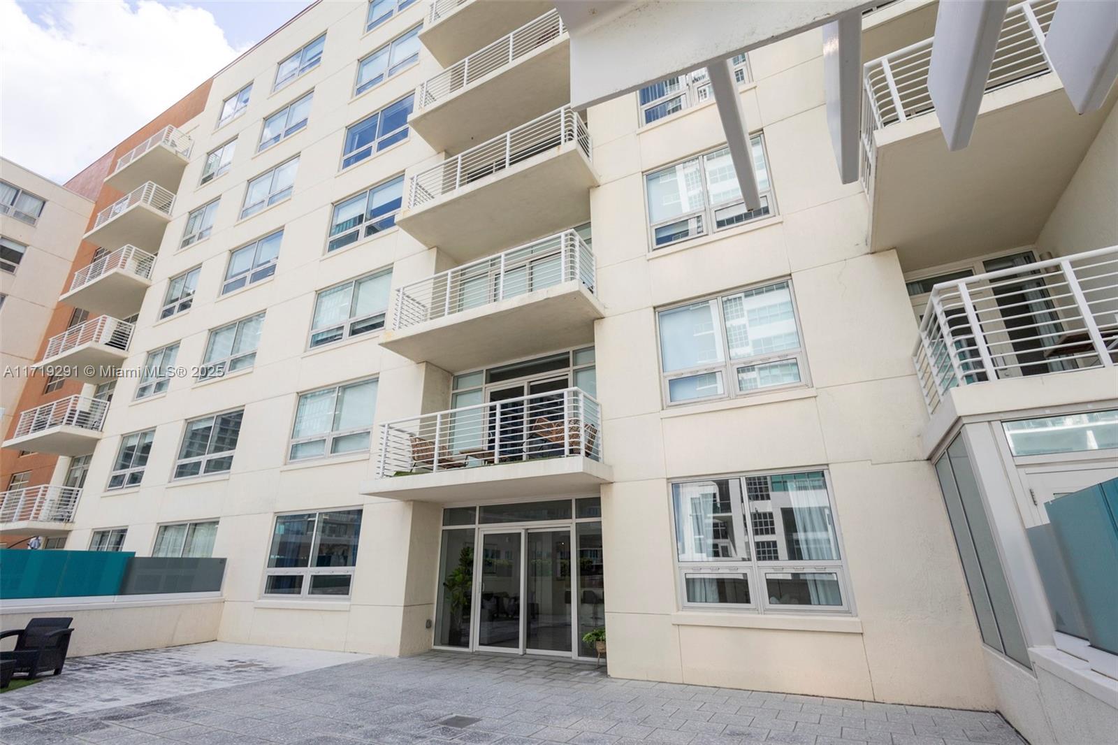 MIDBLOCK MIAMI CONDO - Residential