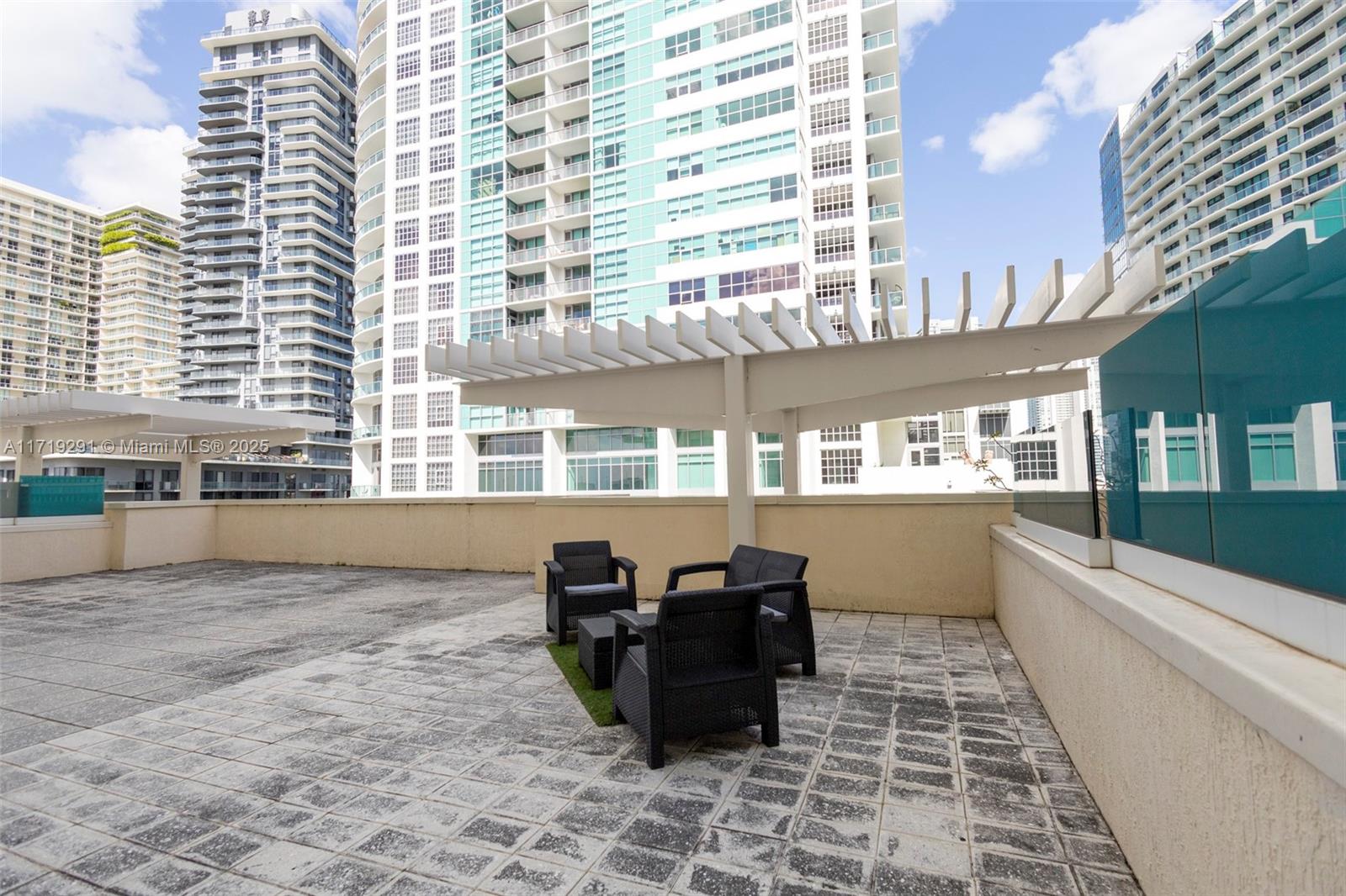 MIDBLOCK MIAMI CONDO - Residential