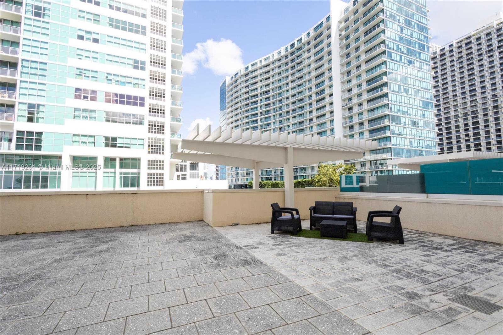 MIDBLOCK MIAMI CONDO - Residential