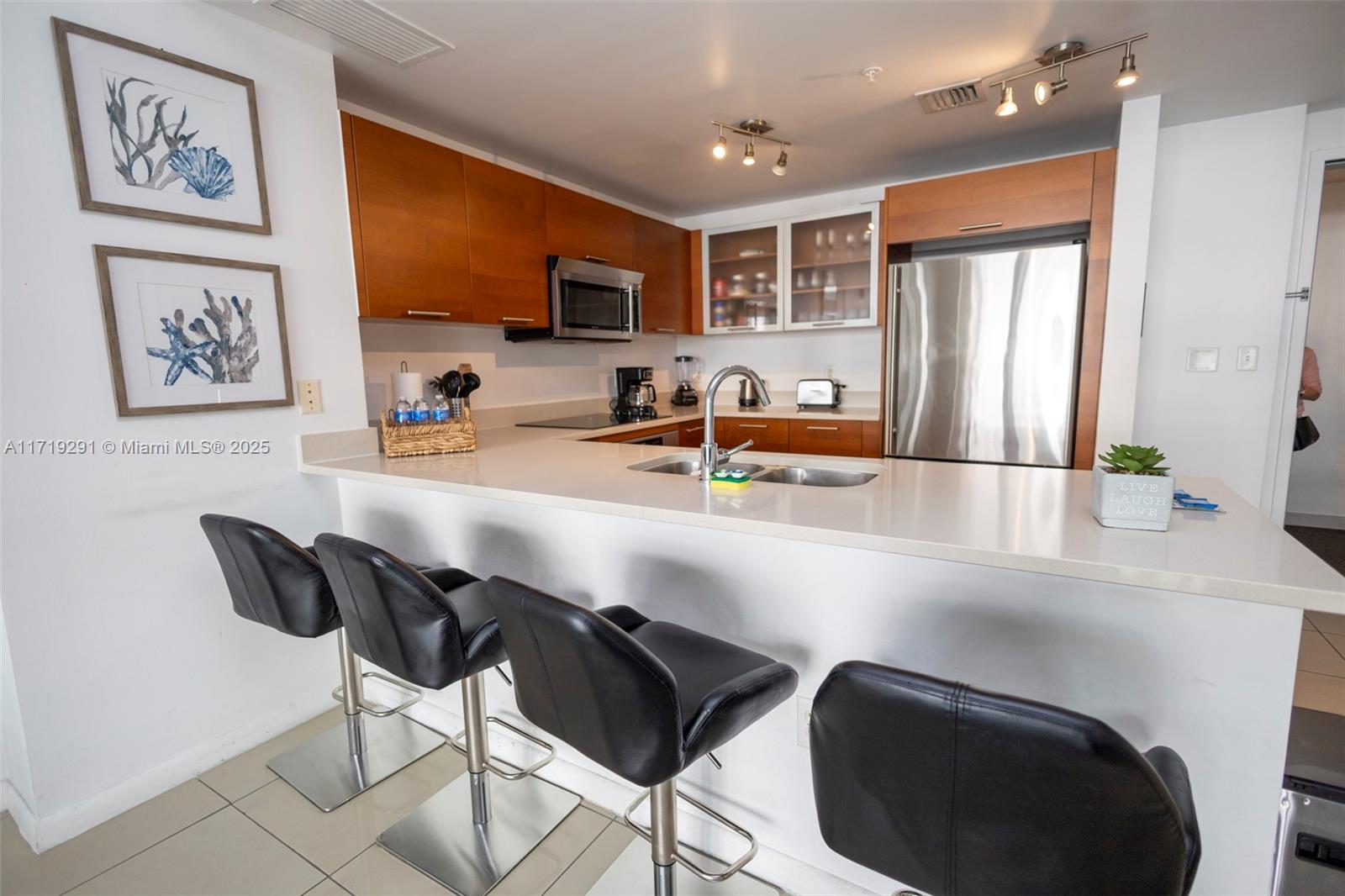 MIDBLOCK MIAMI CONDO - Residential